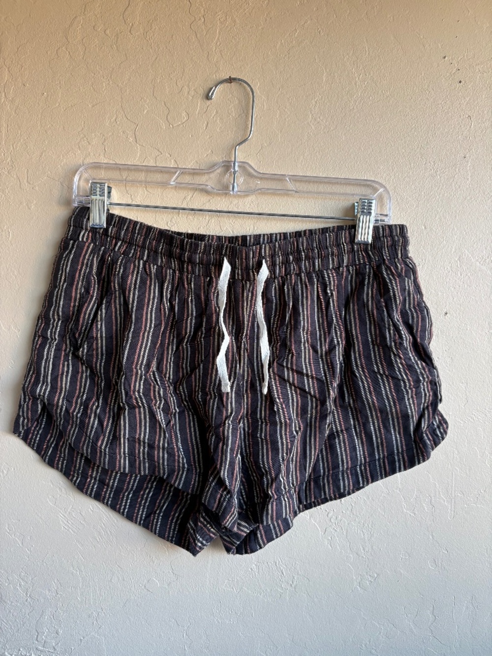 Billabong Pull on cotton shorts Size L